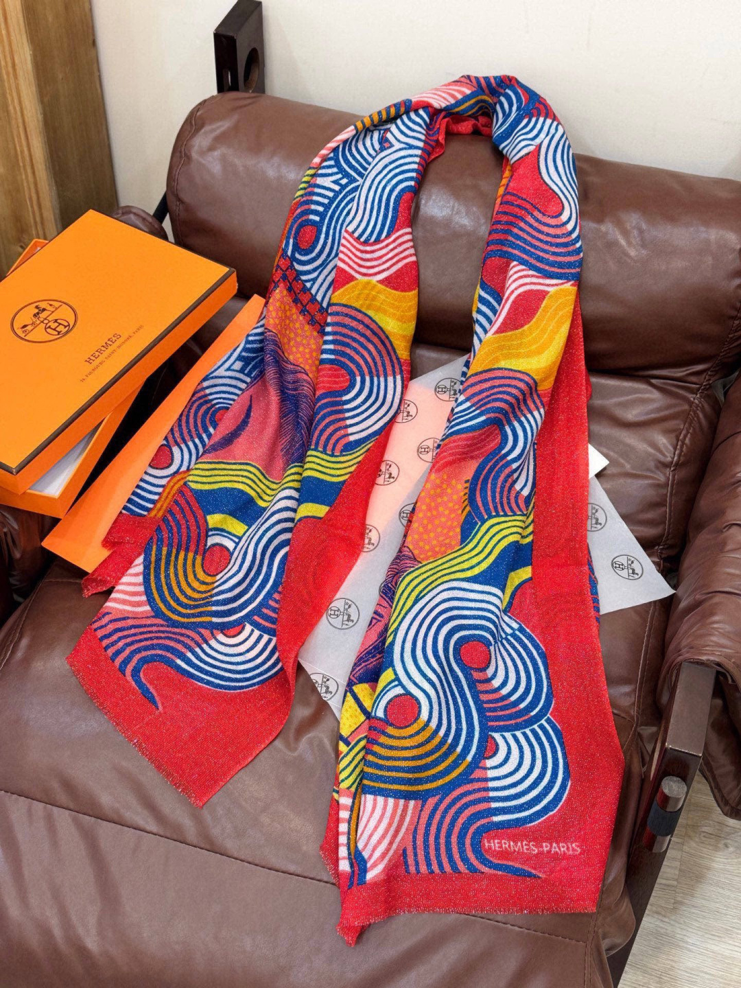 上新🌟 会发光发亮的围巾 💄💋新款客银丝+💖羊绒面料长巾 😘美翻了[流泪]H家【骏马披挂长巾】御用殿堂级