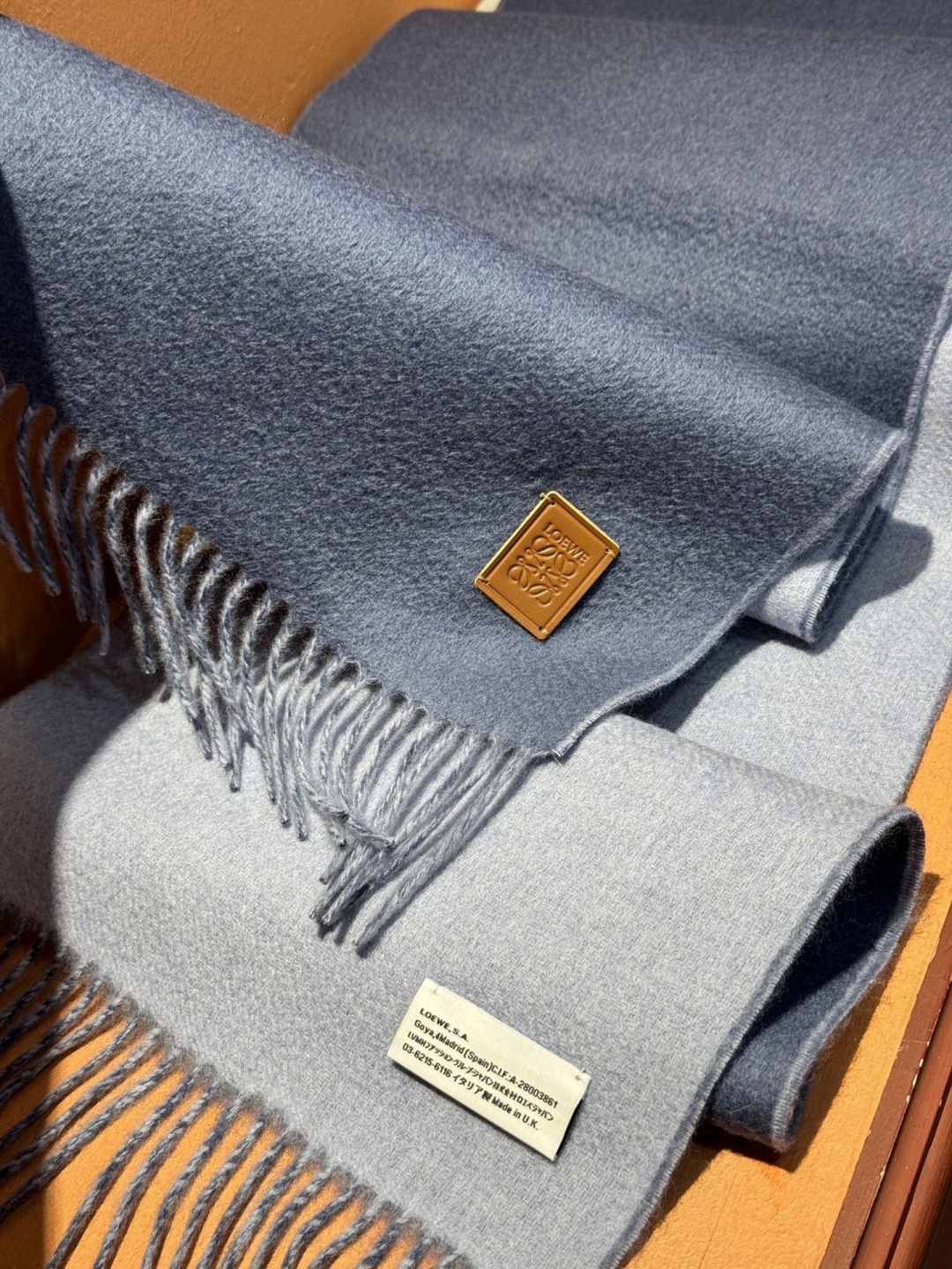 ✨✨太美了😍罗意威 情侣款 美到要尖叫😱专柜最新款🎊英伦欧美范儿 又是一款即时尚又实用的大围巾&长巾，🎆