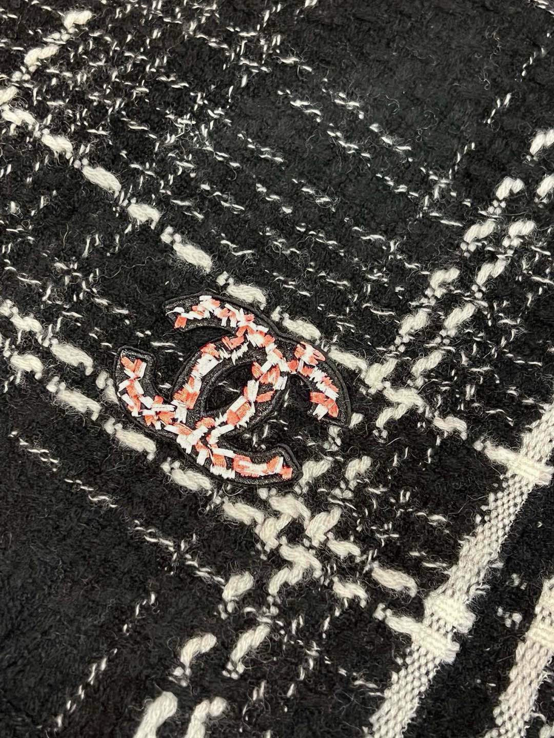 ‼️新😘😘香奈儿（CHANEL）年度最美‼️ 【双C编织格纹披肩】独家渠道原单货‼️年度最新力作 顶极高