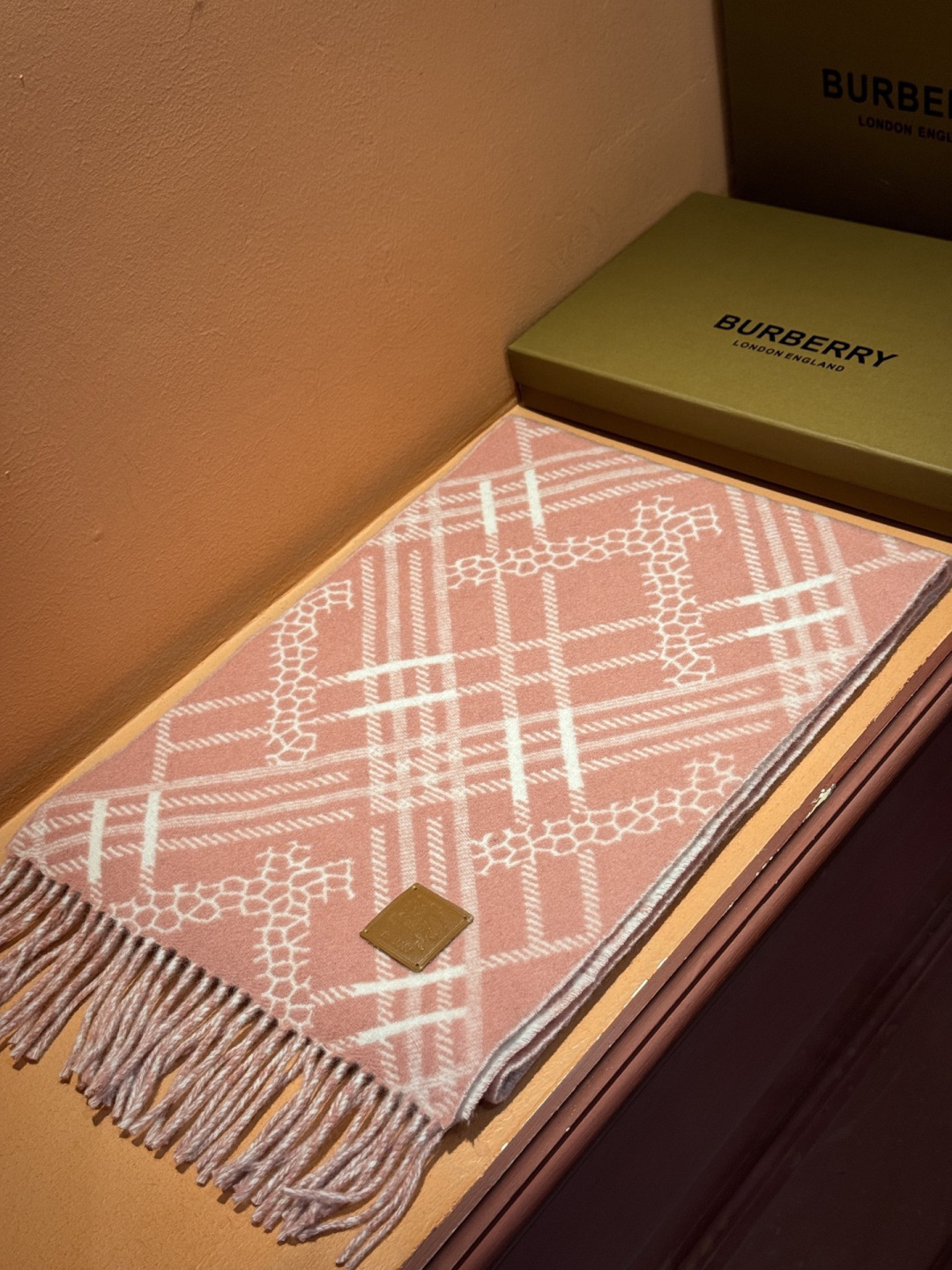 双面围巾 🆕Burberry · 巴宝莉格子围巾❗️好看的要疯掉了，太有型太有魅力了❗️❗️非常斯文时尚