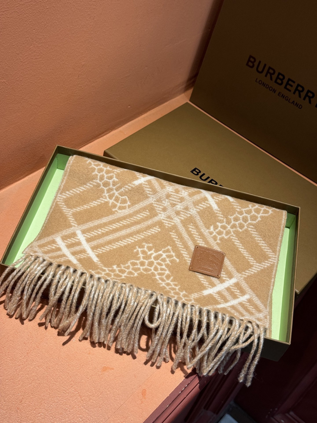 双面围巾 🆕Burberry · 巴宝莉格子围巾❗️好看的要疯掉了，太有型太有魅力了❗️❗️非常斯文时尚