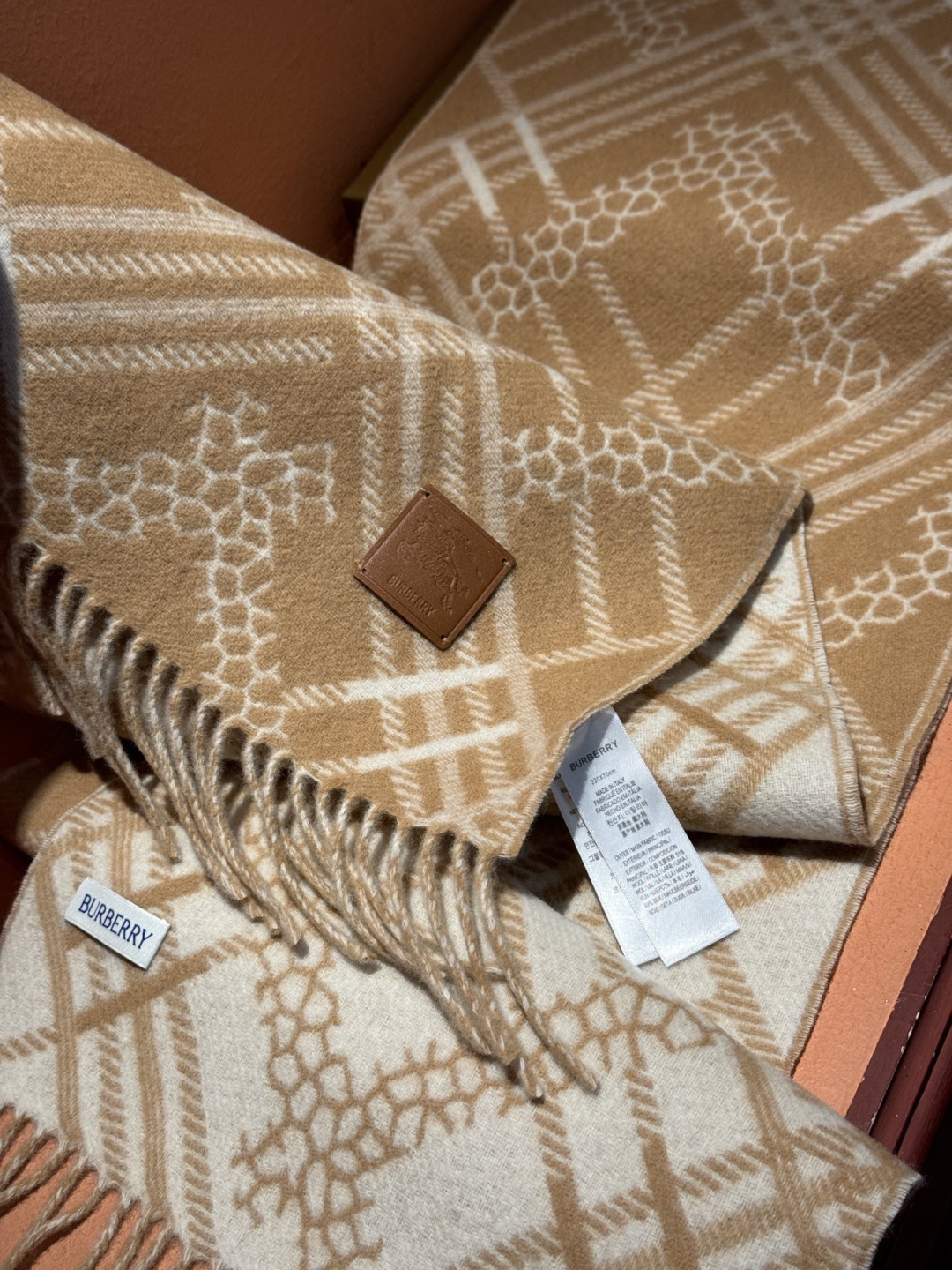 双面围巾 🆕Burberry · 巴宝莉格子围巾❗️好看的要疯掉了，太有型太有魅力了❗️❗️非常斯文时尚