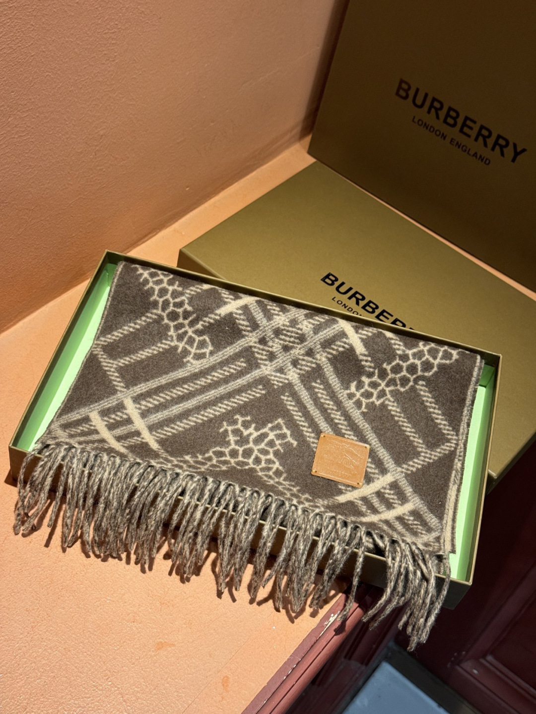 双面围巾 🆕Burberry · 巴宝莉格子围巾❗️好看的要疯掉了，太有型太有魅力了❗️❗️非常斯文时尚
