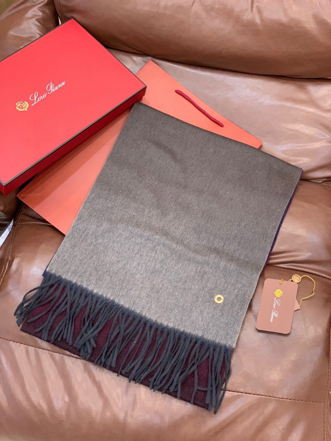 ✨✨太美了😍 【皮安娜】情侣款 美到要尖叫😱专柜最新款🎊英伦欧美范儿「多色渐变」又是一款即时尚又实用的大