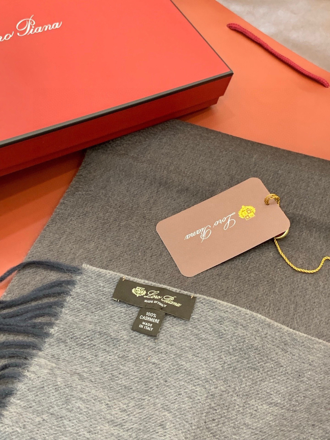 ✨✨太美了😍 【皮安娜】情侣款 美到要尖叫😱专柜最新款🎊英伦欧美范儿「多色渐变」又是一款即时尚又实用的大