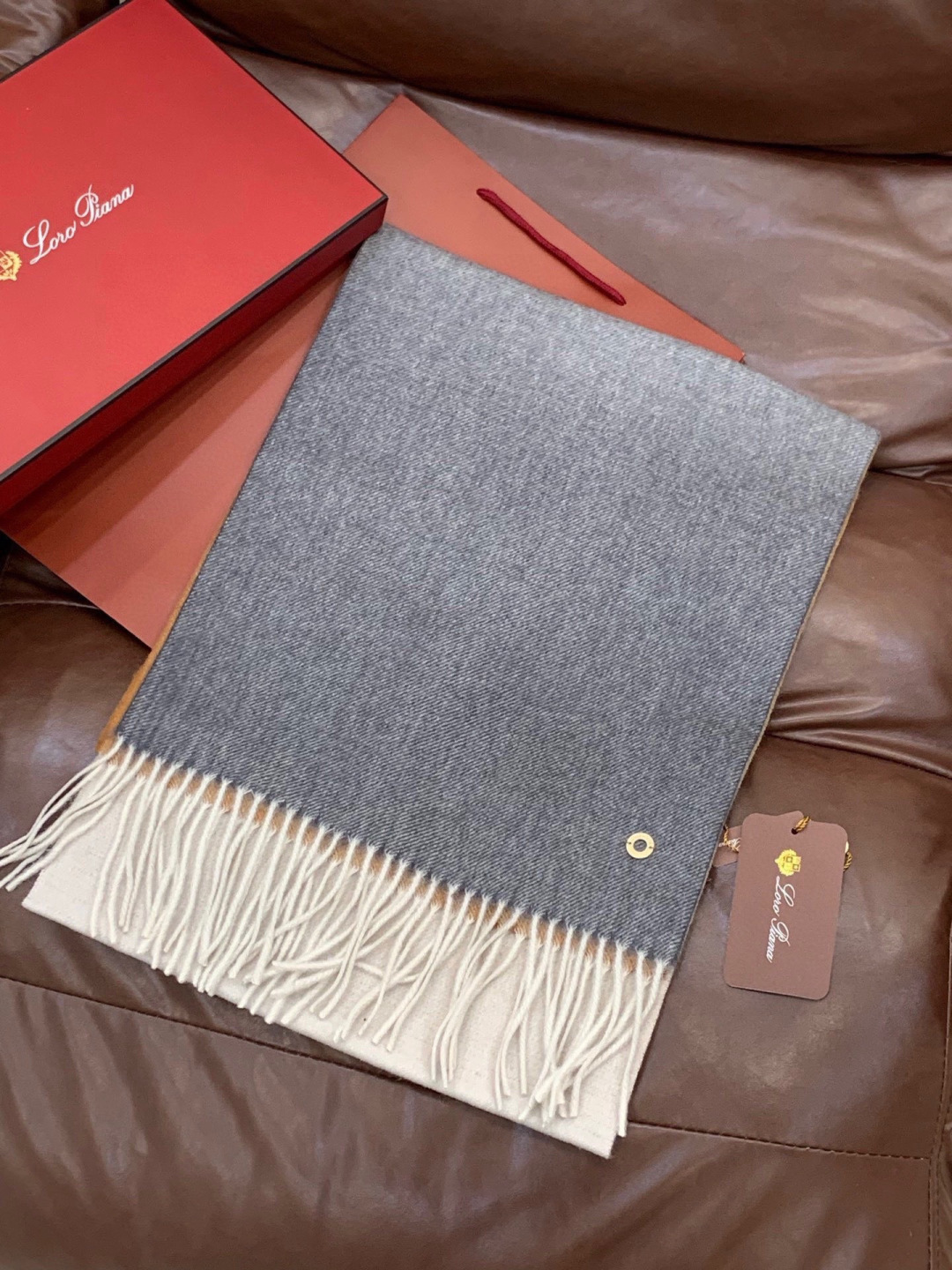 ✨✨太美了😍 【皮安娜】情侣款 美到要尖叫😱专柜最新款🎊英伦欧美范儿「多色渐变」又是一款即时尚又实用的大