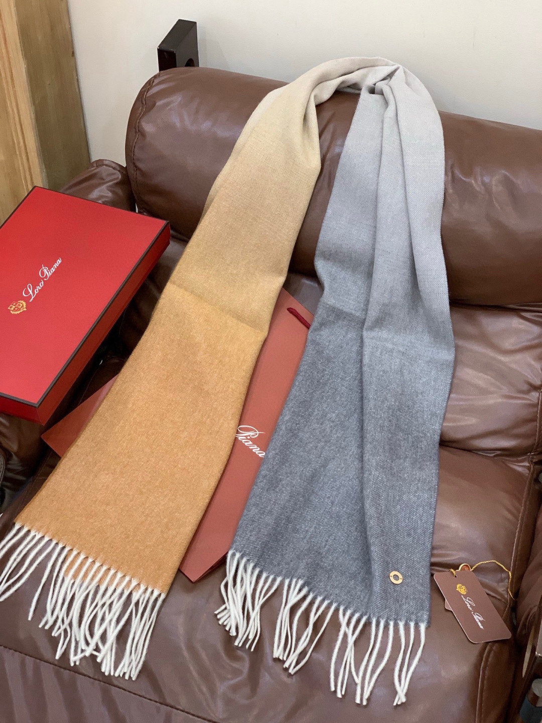 ✨✨太美了😍 【皮安娜】情侣款 美到要尖叫😱专柜最新款🎊英伦欧美范儿「多色渐变」又是一款即时尚又实用的大