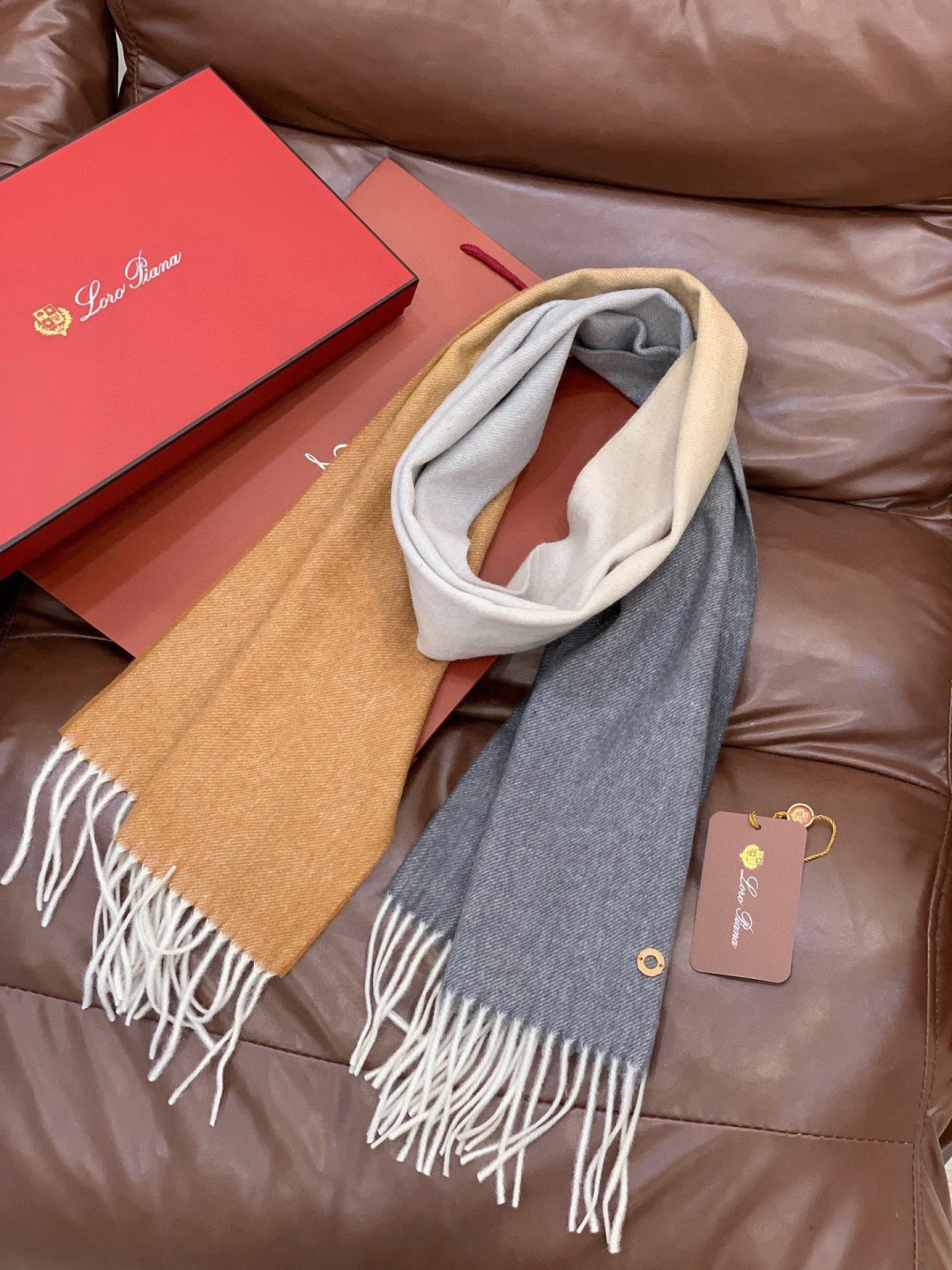 ✨✨太美了😍 【皮安娜】情侣款 美到要尖叫😱专柜最新款🎊英伦欧美范儿「多色渐变」又是一款即时尚又实用的大