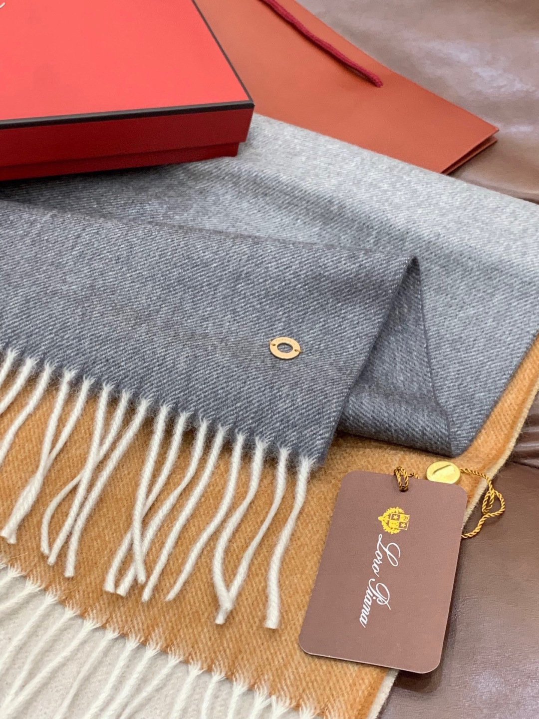 ✨✨太美了😍 【皮安娜】情侣款 美到要尖叫😱专柜最新款🎊英伦欧美范儿「多色渐变」又是一款即时尚又实用的大