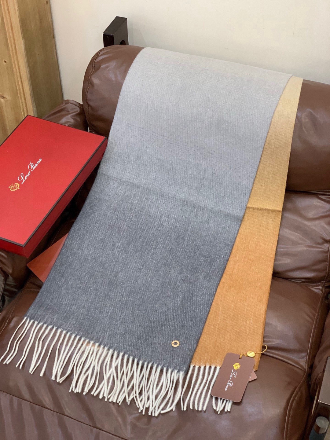 ✨✨太美了😍 【皮安娜】情侣款 美到要尖叫😱专柜最新款🎊英伦欧美范儿「多色渐变」又是一款即时尚又实用的大