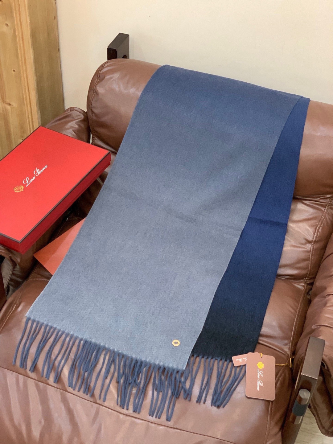 ✨✨太美了😍 【皮安娜】情侣款 美到要尖叫😱专柜最新款🎊英伦欧美范儿「多色渐变」又是一款即时尚又实用的大