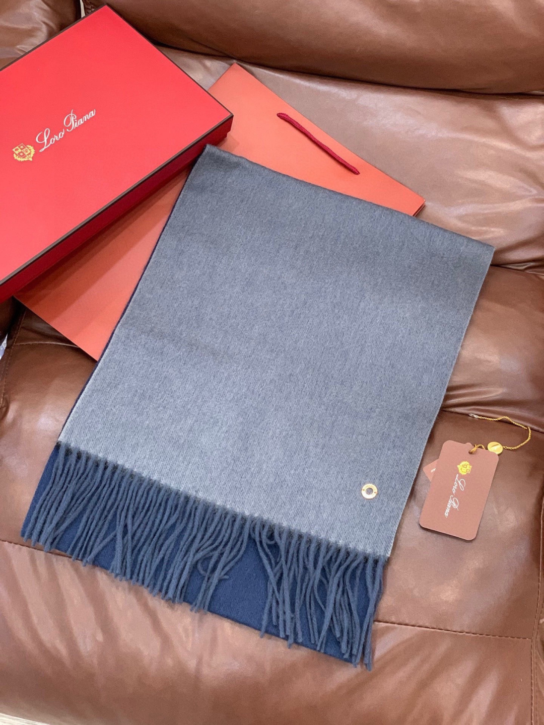 ✨✨太美了😍 【皮安娜】情侣款 美到要尖叫😱专柜最新款🎊英伦欧美范儿「多色渐变」又是一款即时尚又实用的大