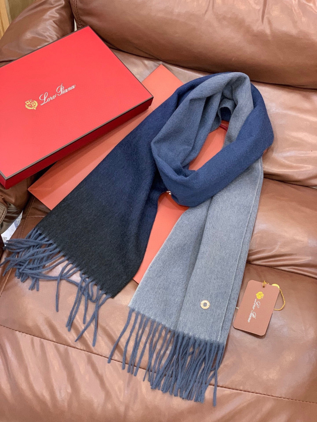 ✨✨太美了😍 【皮安娜】情侣款 美到要尖叫😱专柜最新款🎊英伦欧美范儿「多色渐变」又是一款即时尚又实用的大