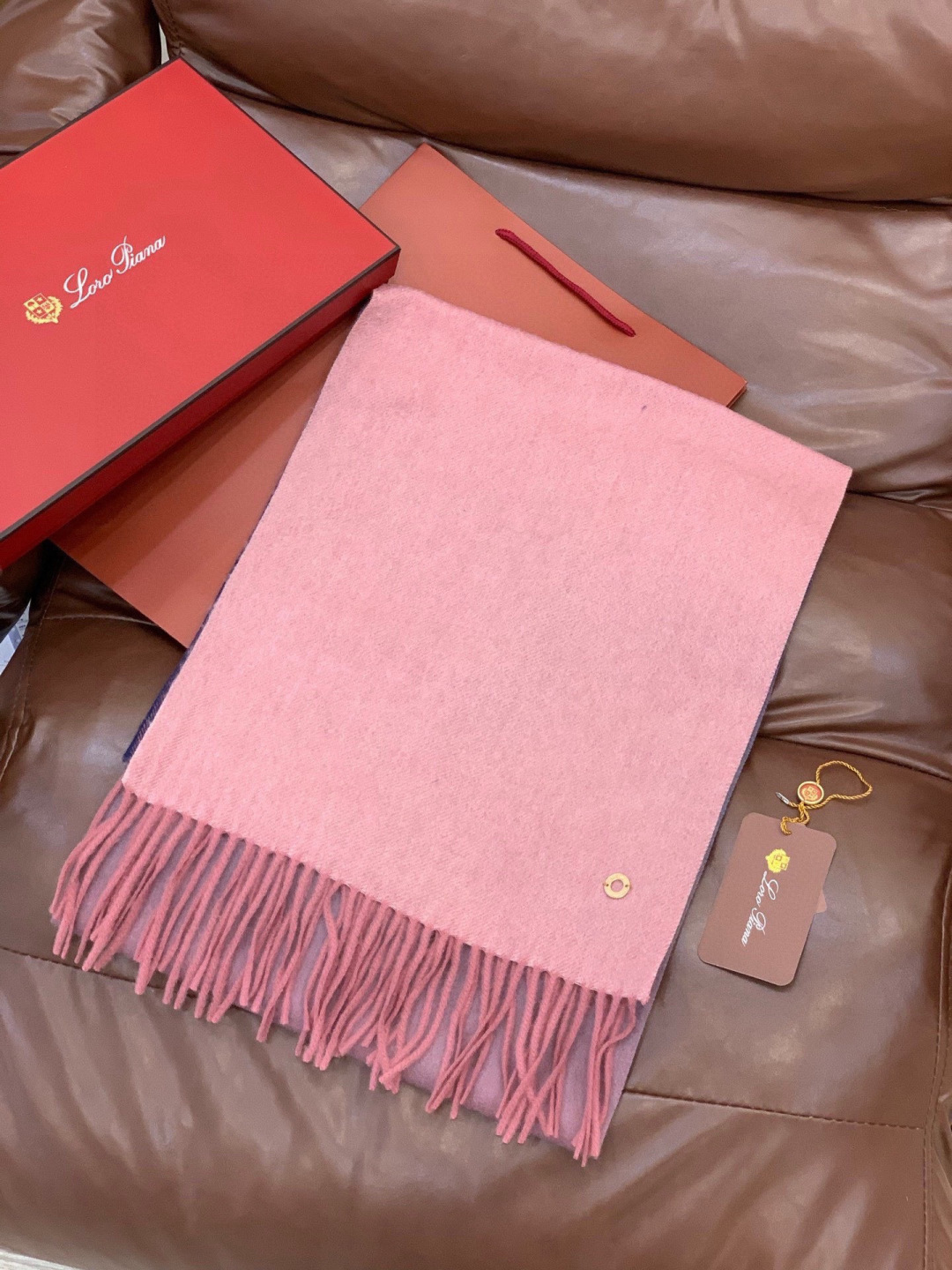 ✨✨太美了😍 【皮安娜】情侣款 美到要尖叫😱专柜最新款🎊英伦欧美范儿「多色渐变」又是一款即时尚又实用的大