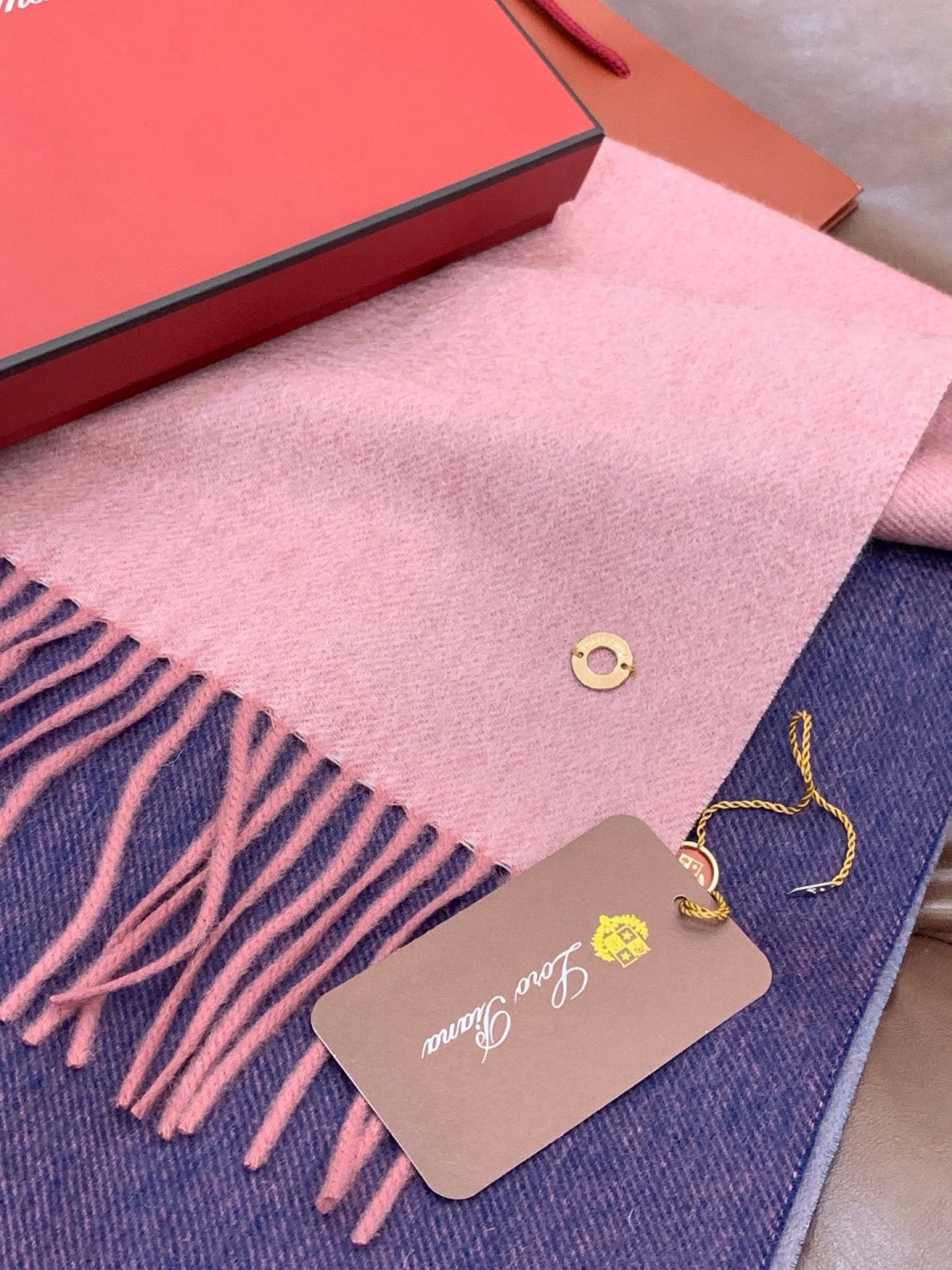 ✨✨太美了😍 【皮安娜】情侣款 美到要尖叫😱专柜最新款🎊英伦欧美范儿「多色渐变」又是一款即时尚又实用的大