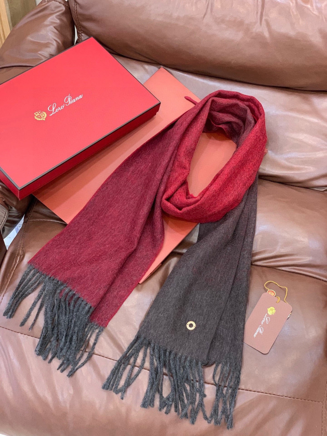 ✨✨太美了😍 【皮安娜】情侣款 美到要尖叫😱专柜最新款🎊英伦欧美范儿「多色渐变」又是一款即时尚又实用的大