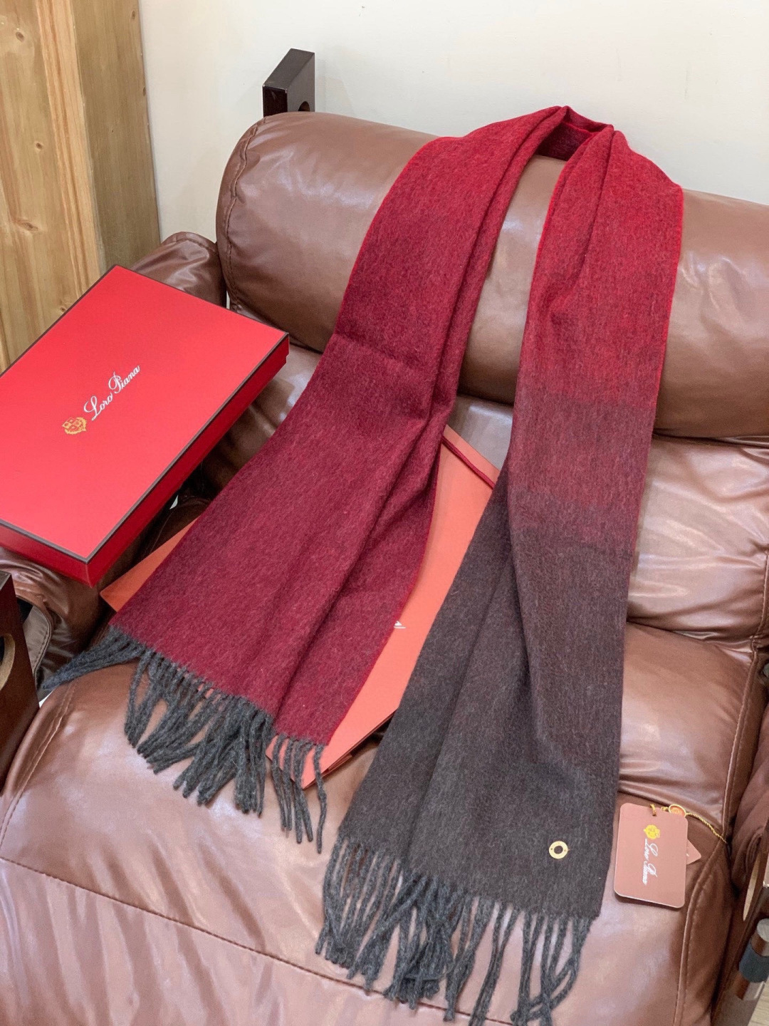 ✨✨太美了😍 【皮安娜】情侣款 美到要尖叫😱专柜最新款🎊英伦欧美范儿「多色渐变」又是一款即时尚又实用的大