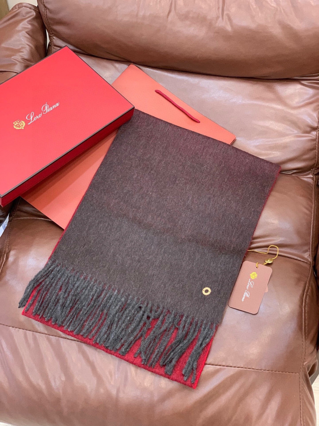 ✨✨太美了😍 【皮安娜】情侣款 美到要尖叫😱专柜最新款🎊英伦欧美范儿「多色渐变」又是一款即时尚又实用的大