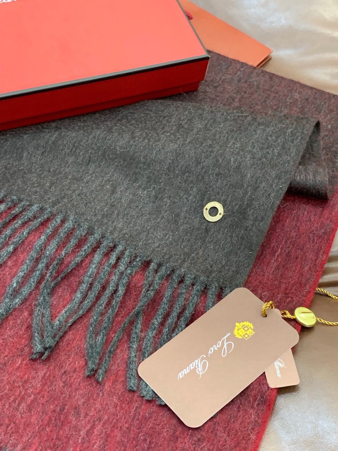 ✨✨太美了😍 【皮安娜】情侣款 美到要尖叫😱专柜最新款🎊英伦欧美范儿「多色渐变」又是一款即时尚又实用的大