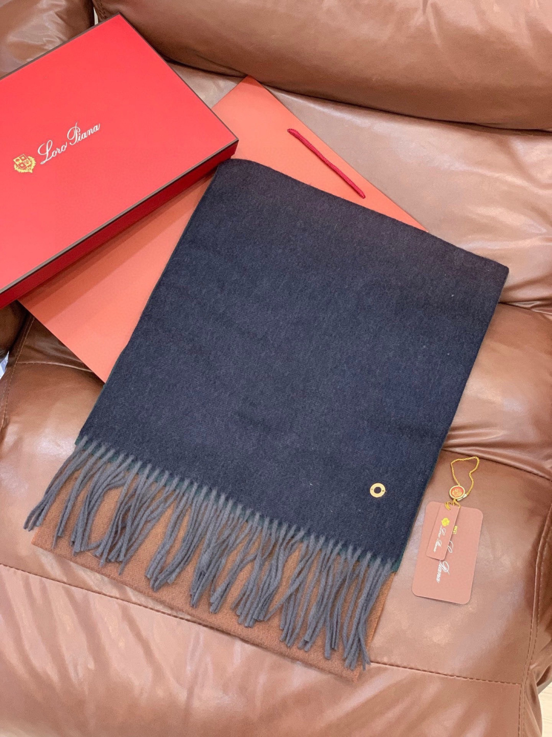 ✨✨太美了😍 【皮安娜】情侣款 美到要尖叫😱专柜最新款🎊英伦欧美范儿「多色渐变」又是一款即时尚又实用的大