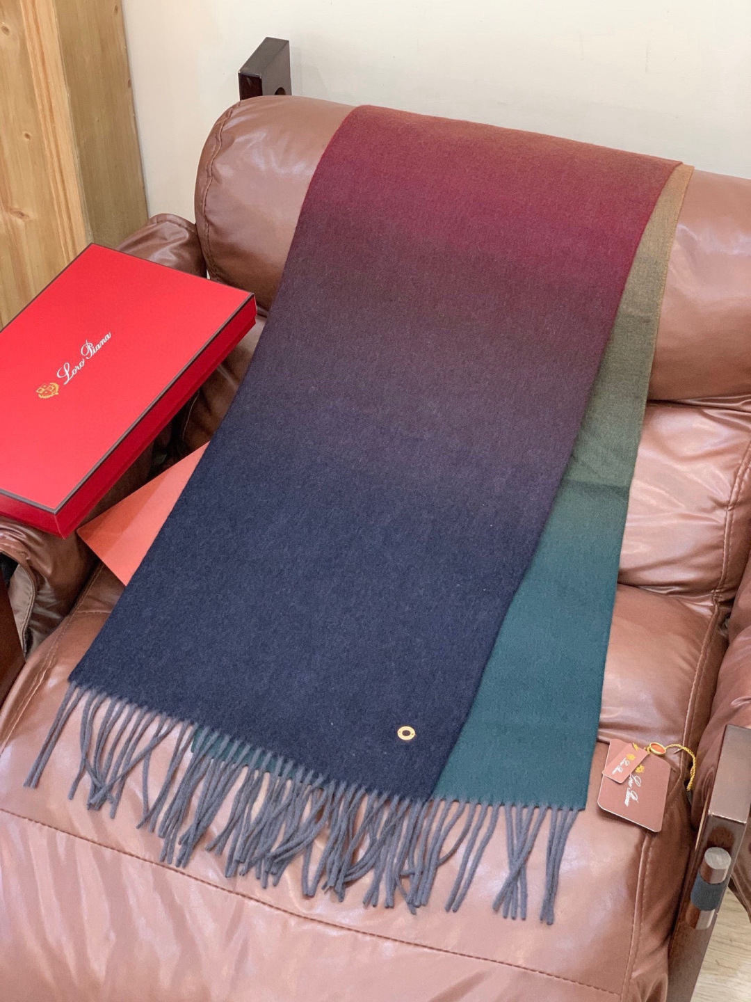 ✨✨太美了😍 【皮安娜】情侣款 美到要尖叫😱专柜最新款🎊英伦欧美范儿「多色渐变」又是一款即时尚又实用的大