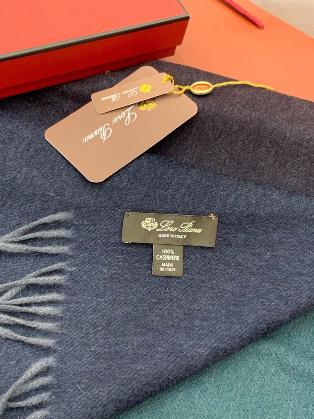 ✨✨太美了😍 【皮安娜】情侣款 美到要尖叫😱专柜最新款🎊英伦欧美范儿「多色渐变」又是一款即时尚又实用的大