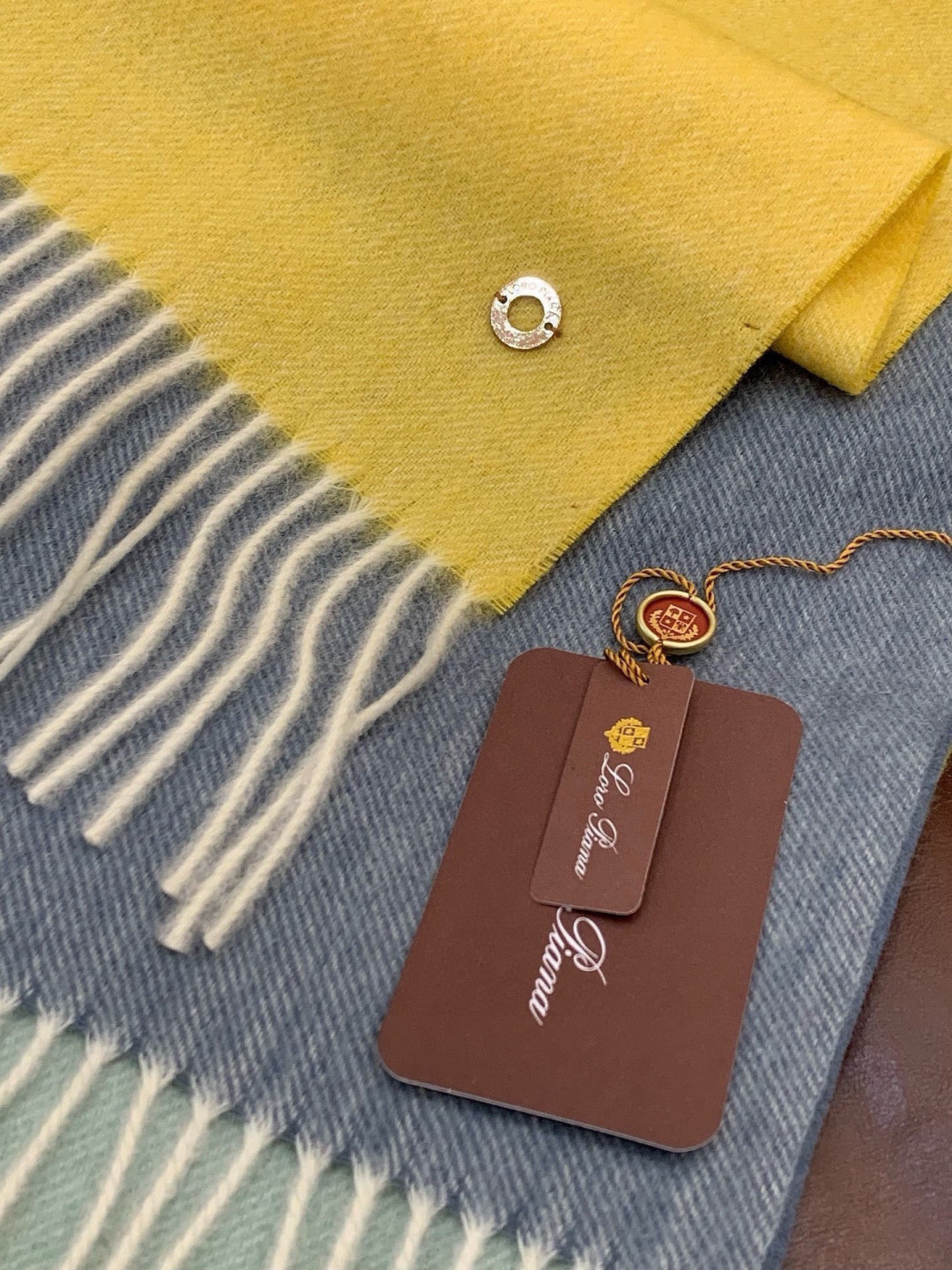 ✨✨太美了😍 【皮安娜】情侣款 美到要尖叫😱专柜最新款🎊英伦欧美范儿「多色渐变」又是一款即时尚又实用的大