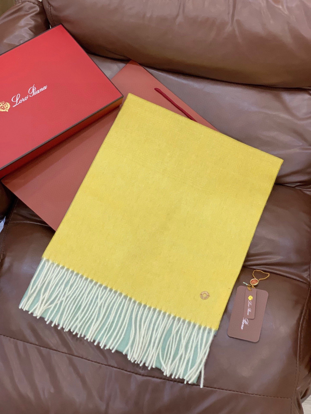 ✨✨太美了😍 【皮安娜】情侣款 美到要尖叫😱专柜最新款🎊英伦欧美范儿「多色渐变」又是一款即时尚又实用的大