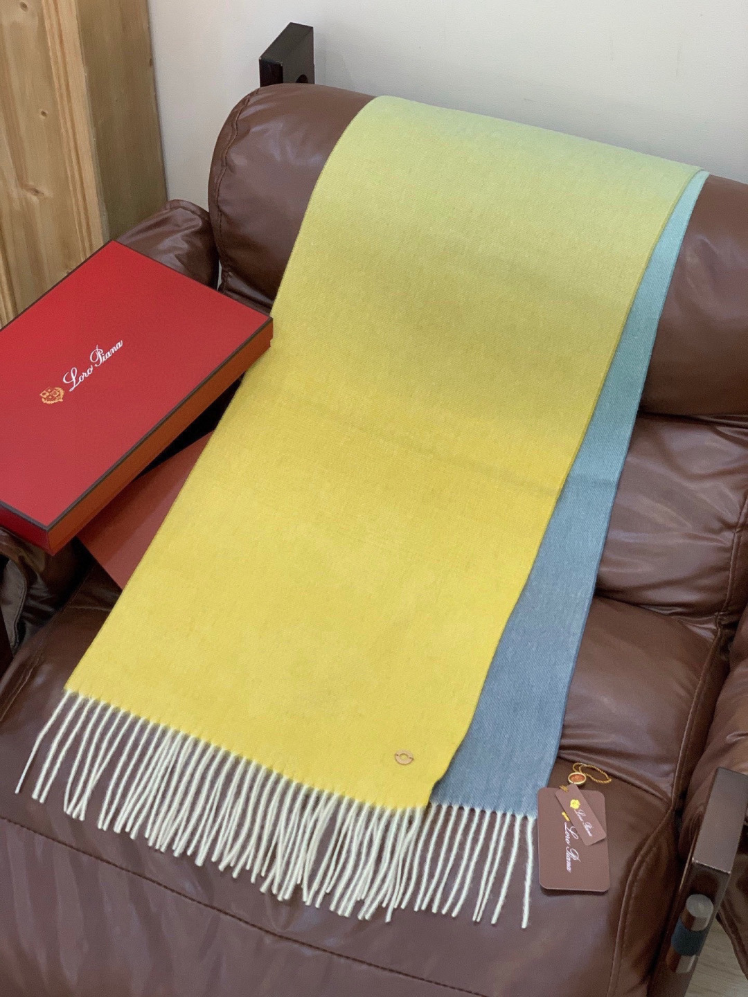 ✨✨太美了😍 【皮安娜】情侣款 美到要尖叫😱专柜最新款🎊英伦欧美范儿「多色渐变」又是一款即时尚又实用的大