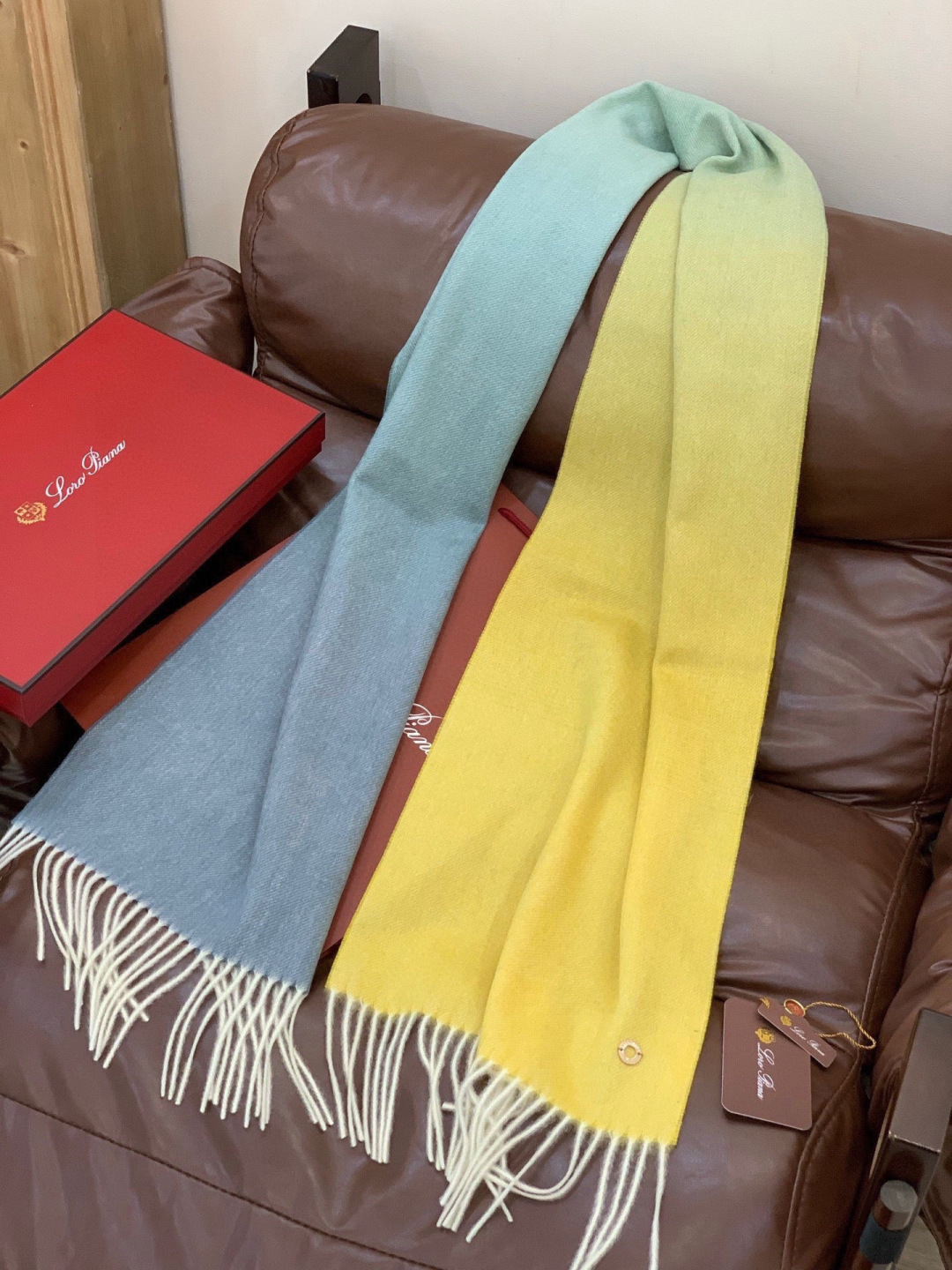 ✨✨太美了😍 【皮安娜】情侣款 美到要尖叫😱专柜最新款🎊英伦欧美范儿「多色渐变」又是一款即时尚又实用的大