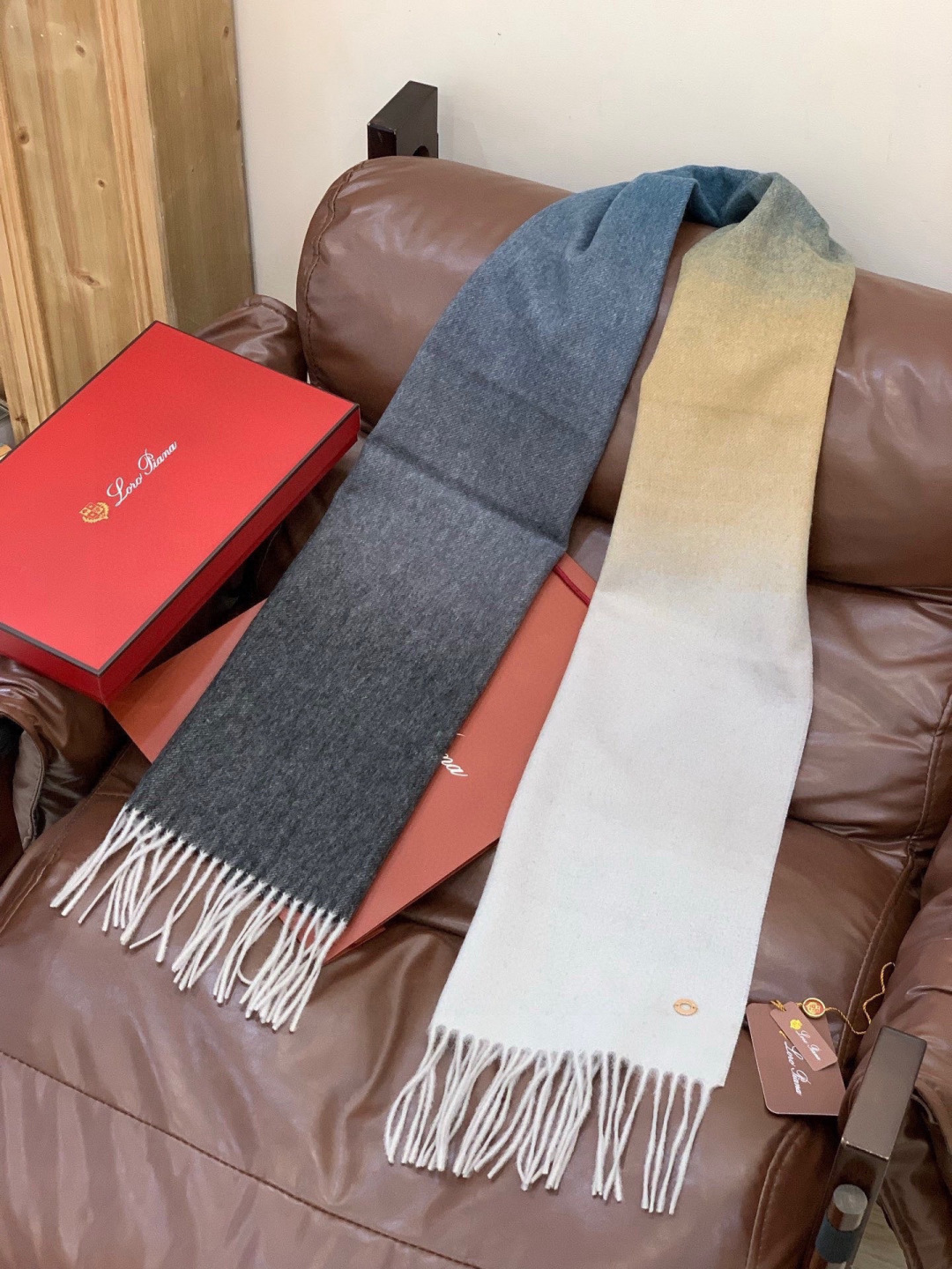 ✨✨太美了😍 【皮安娜】情侣款 美到要尖叫😱专柜最新款🎊英伦欧美范儿「多色渐变」又是一款即时尚又实用的大