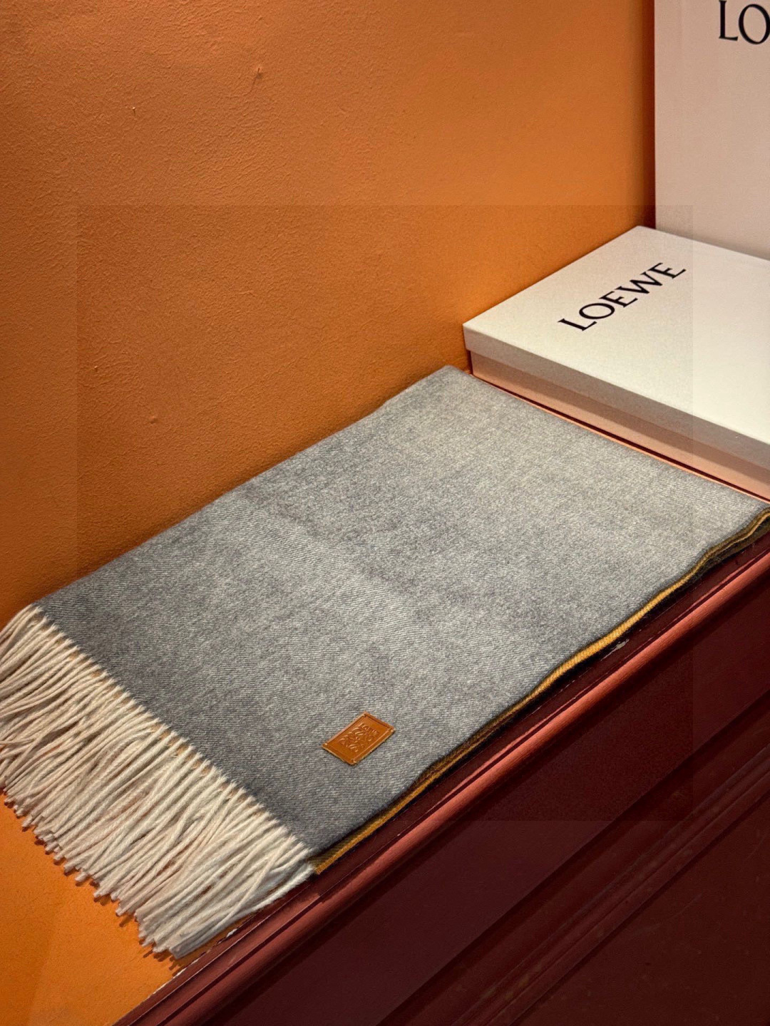 ✨✨太美了😍罗意威 美到要尖叫😱专柜最新款🎊英伦欧美范儿「多色渐变」又是一款即时尚又实用的大围巾&长巾，