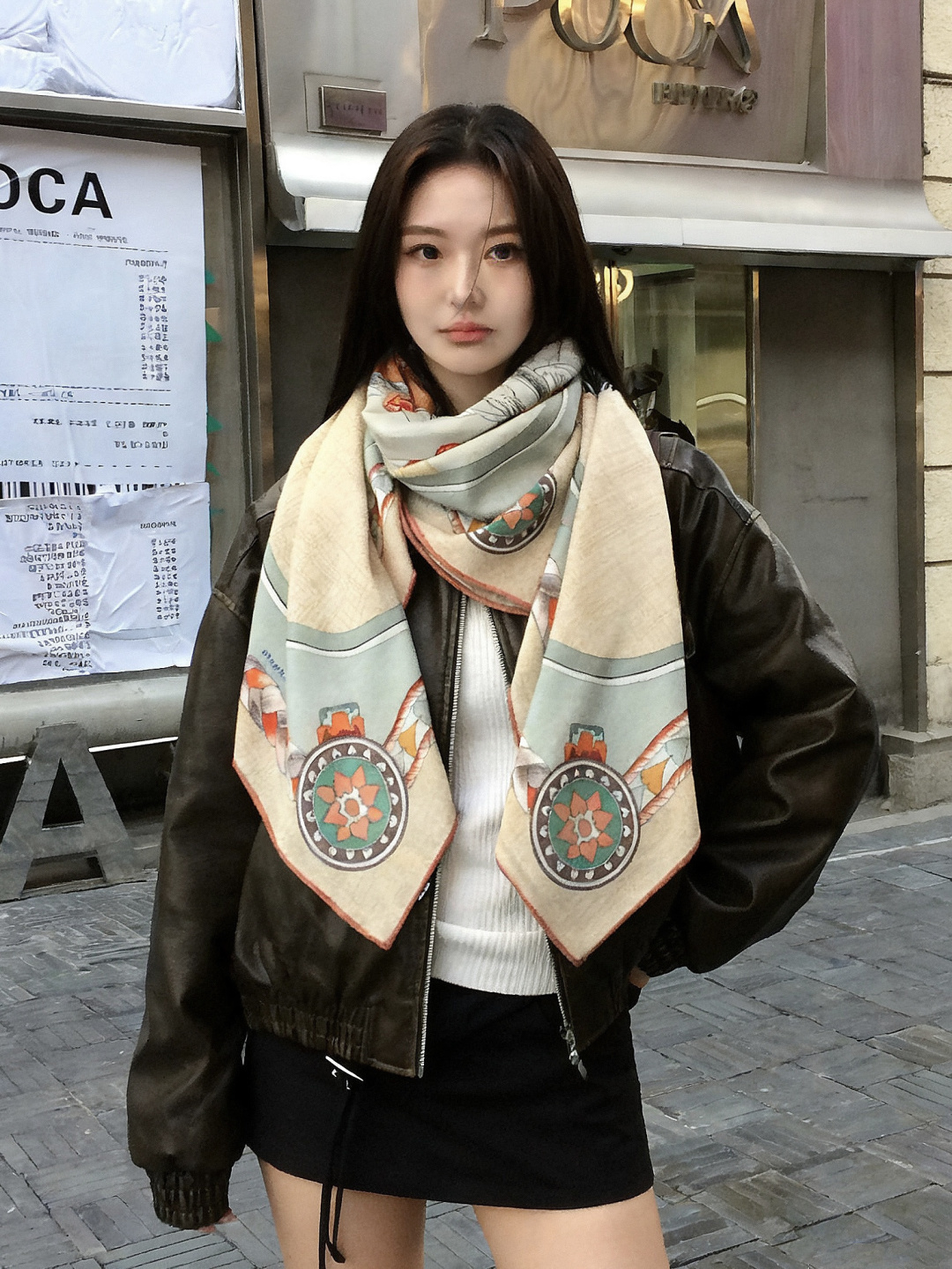 NO:728093,Everyone who bought the new cashmere style said it looks good. I recommend the Hermès double-sided cashmere square scarf of the same color [140 on both sides]. The top-notch craftsmanship is a great value. The Hermès counter hot model has a three-dimensional presentation of patterns and textures. The real thing is of extremely high grade. Special craftsmanship. High-end research and development. Stunning. The special cutting-edge craftsmanship is loved by Bai Fumei. Whether it is quality, style or price, it will make them scream for big brand control. Super high cost performance.  Definitely worth buying, size 140cm*140cm, 70 cashmere silk high version scarf, high version scarf, hermes, real silk19860909羊绒新款买了都说好看推荐爱马仕双面同色羊绒方巾【双面同色140】,顶级工艺超值爱马仕专柜爆款立体呈现图案纹路实物档次极高特殊工艺高端研发惊艳问世特殊尖端工艺处理受到白富美的喜欢 无论是品质 款式 价格都令大牌控的她们尖叫 超高性价比 绝对值得入手尺寸140cm*140cm,70羊绒真丝高版本围巾,高版本围巾,hermes,real silk,scarf