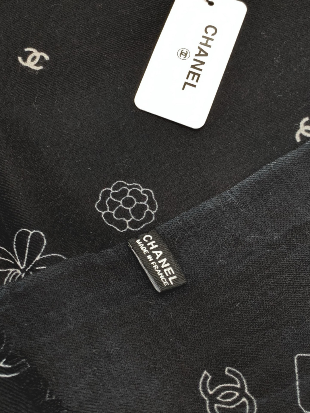 💟CHANEL香奈儿经典元素设计优雅大方，绕在颈间超级完美💋💋简直人间的尤物😍 专柜品质[玫瑰]长巾10