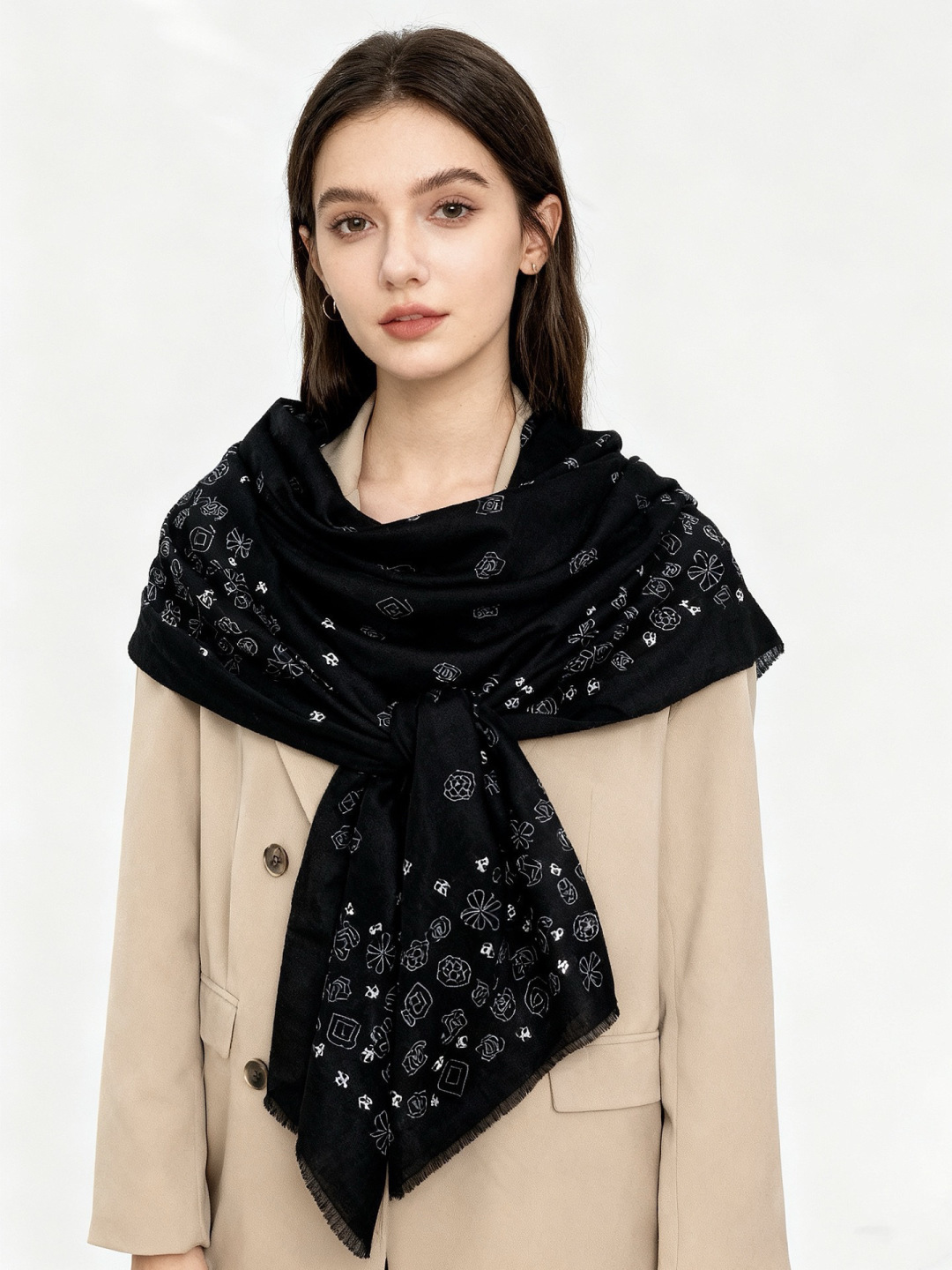 💟CHANEL香奈儿经典元素设计优雅大方，绕在颈间超级完美💋💋简直人间的尤物😍 专柜品质[玫瑰]长巾10