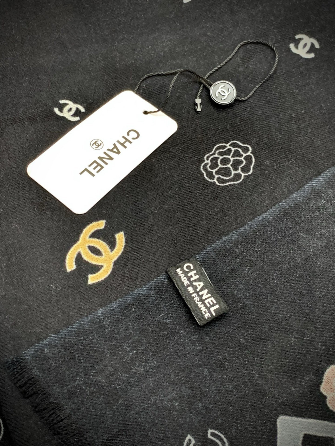 💟CHANEL香奈儿经典元素设计优雅大方，绕在颈间超级完美💋💋简直人间的尤物😍 专柜品质[玫瑰]长巾10