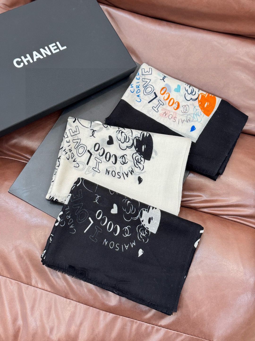 💟新款 💟CHANEL香奈儿经典元素设计优雅大方，绕在颈间超级完美💋💋简直人间的尤物😍 专柜品质[玫瑰]