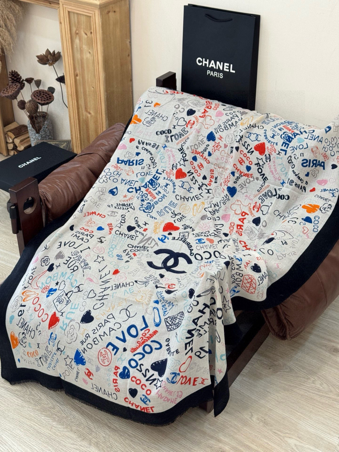 💟新款 💟CHANEL香奈儿经典元素设计优雅大方，绕在颈间超级完美💋💋简直人间的尤物😍 专柜品质[玫瑰]