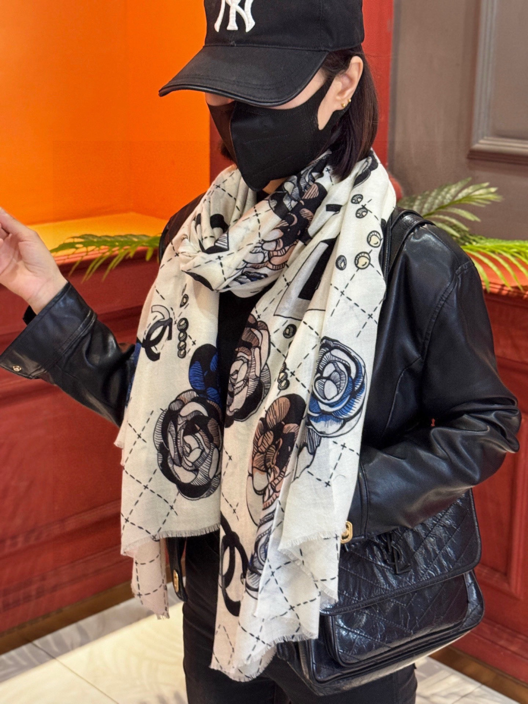 💄💋新款💖羊绒面料长巾 😘美翻了[流泪]【彩色山茶花长巾】御用殿堂级极‼️新款专柜在售 纯羊绒银线独特设