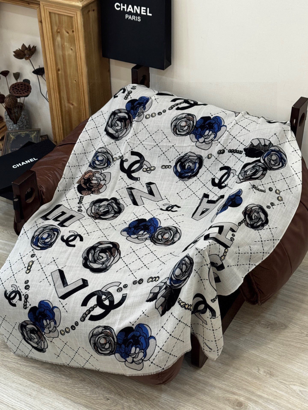 💄💋新款💖羊绒面料长巾 😘美翻了[流泪]【彩色山茶花长巾】御用殿堂级极‼️新款专柜在售 纯羊绒银线独特设