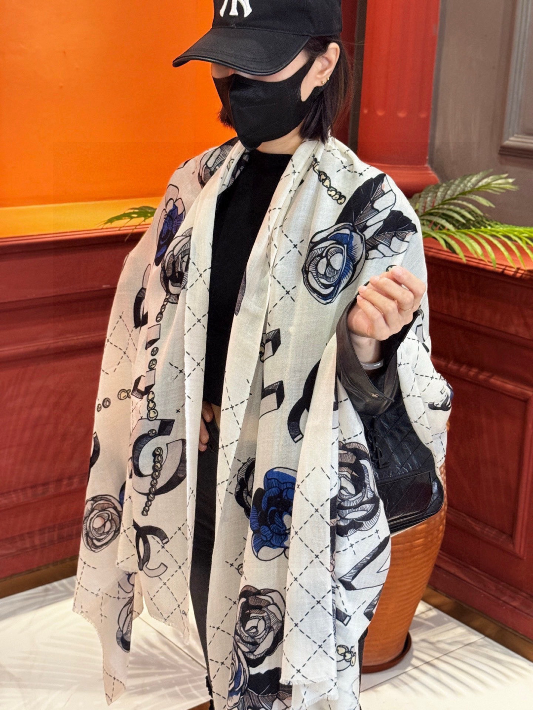 💄💋新款💖羊绒面料长巾 😘美翻了[流泪]【彩色山茶花长巾】御用殿堂级极‼️新款专柜在售 纯羊绒银线独特设