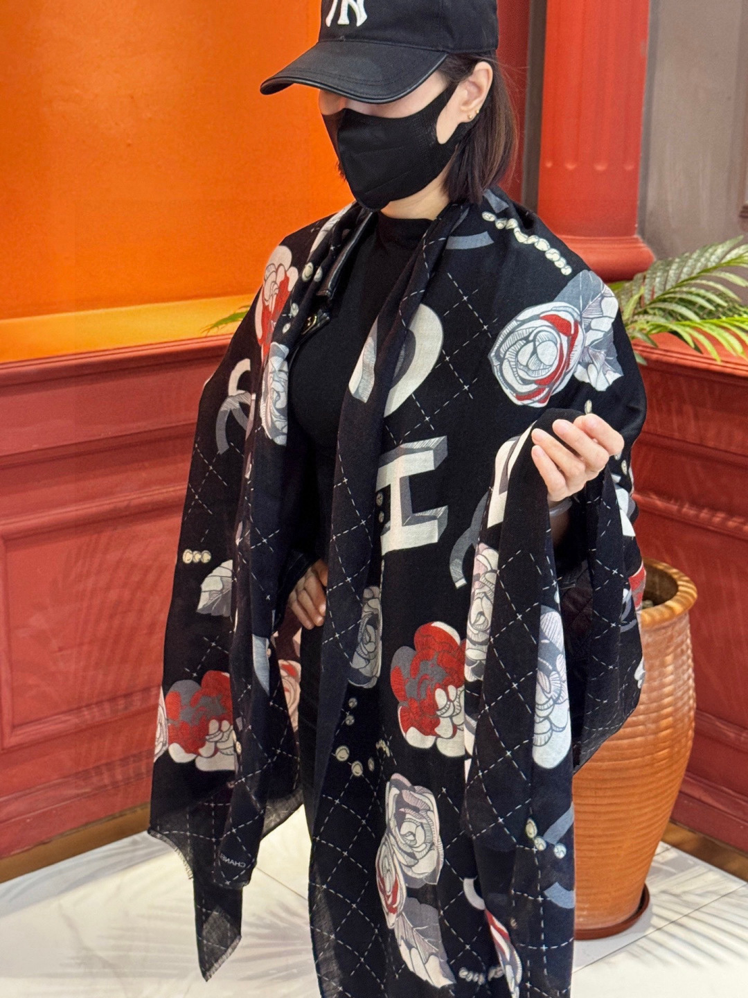 💄💋新款💖羊绒面料长巾 😘美翻了[流泪]【彩色山茶花长巾】御用殿堂级极‼️新款专柜在售 纯羊绒银线独特设