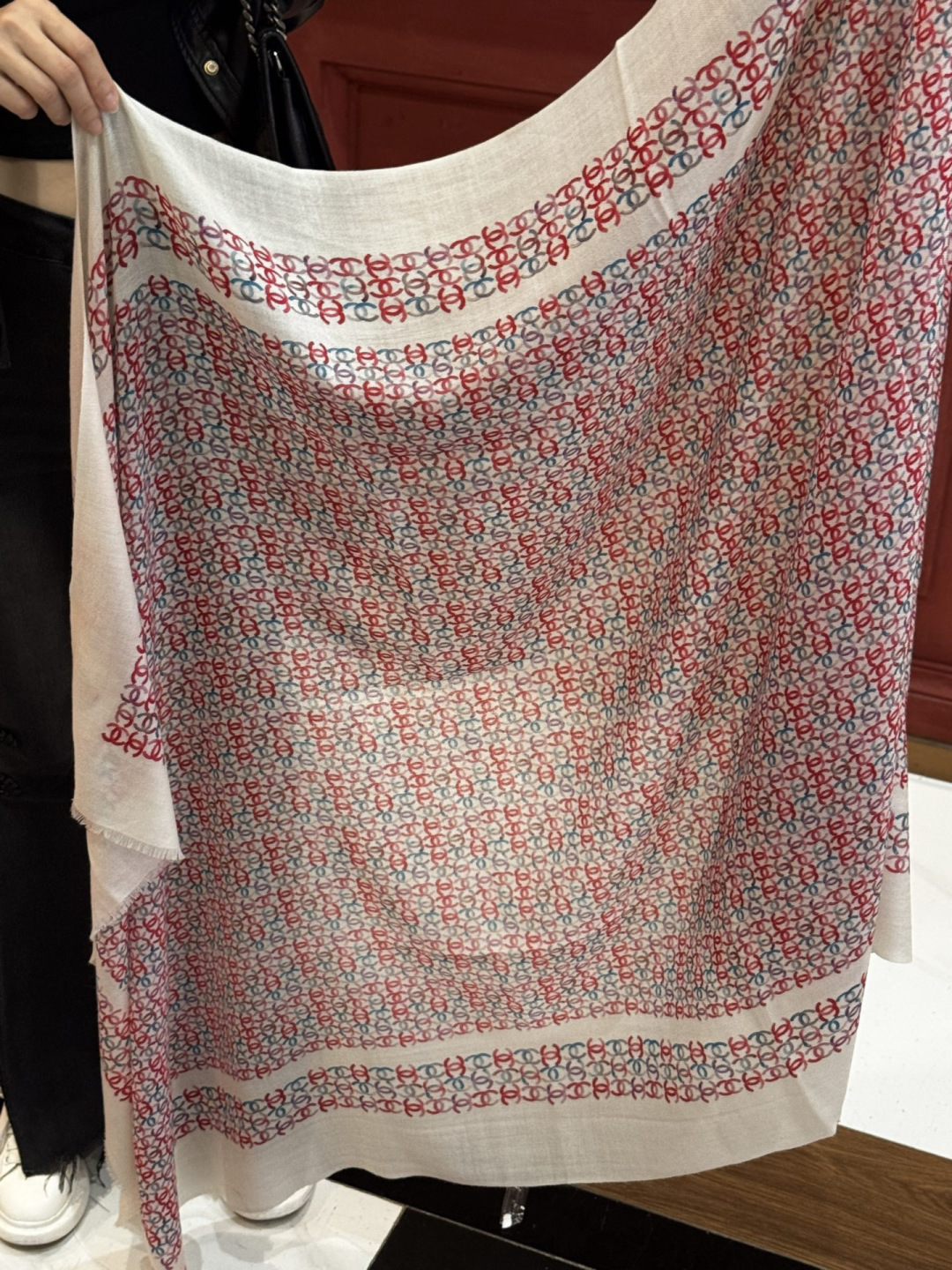 💟新款 💟CHANEL香奈儿经典元素设计优雅大方，绕在颈间超级完美💋💋简直人间的尤物😍 专柜品质[玫瑰]