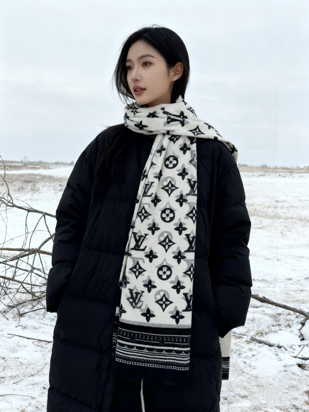 NO:728066,Fashionable and versatile!  LV’s new presbyopic scarf] A great item to enhance your temperament and taste!  !  A must-have for all seasons!  !  Really invincible and practical!  !  A rare cashmere scarf!  !  The fabric feels really good. After a simple try, you will know that it is what you want. It is easy to control, very fashionable and easy to match. It is very good-looking and has a tone. It can be matched with any top in autumn and winter, including T-shirts, shirts, down, vests, and windbreakers!  !  !  With it as a foil, your taste and temperament come out immediately. It is really a super practical scarf that doesn't care about your age or temperament at all!  Size specification 100*200cm cashmere long scarf high version scarf, high version scarf, louis vuitton, shirts, tees, t-shirt, down jacket19860909又时髦又百搭！LV新款老花长巾】提升气质和品味的好单品！！四季必备！！真的无敌实用！！Lv难得的羊绒长巾,！！面料手感真的很好,简单一试,就知道是自己想要的,轻松驾驭非常时髦好搭,特别好看,有调调,秋冬天跟什么上衣都能搭,T恤,衬衫,羽绒,马甲,风衣都能搭！！！有它的衬托,品味和气质立马就出来了,真的是超级实用的一款围巾,完全不挑年龄气质！尺寸规格100*200cm羊绒长巾高版本围巾,高版本围巾,louis vuitton,shirts,tees，t-shirt,down jacket,scarf