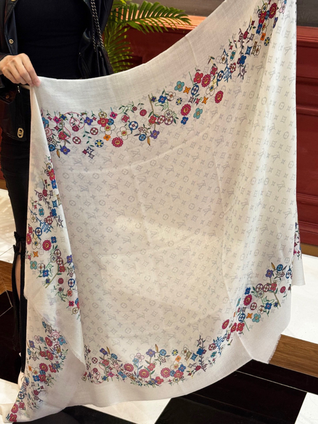新品🌈上新 专柜同步材质 LV x TM Monogram SuPerflat Flowers 方巾出自