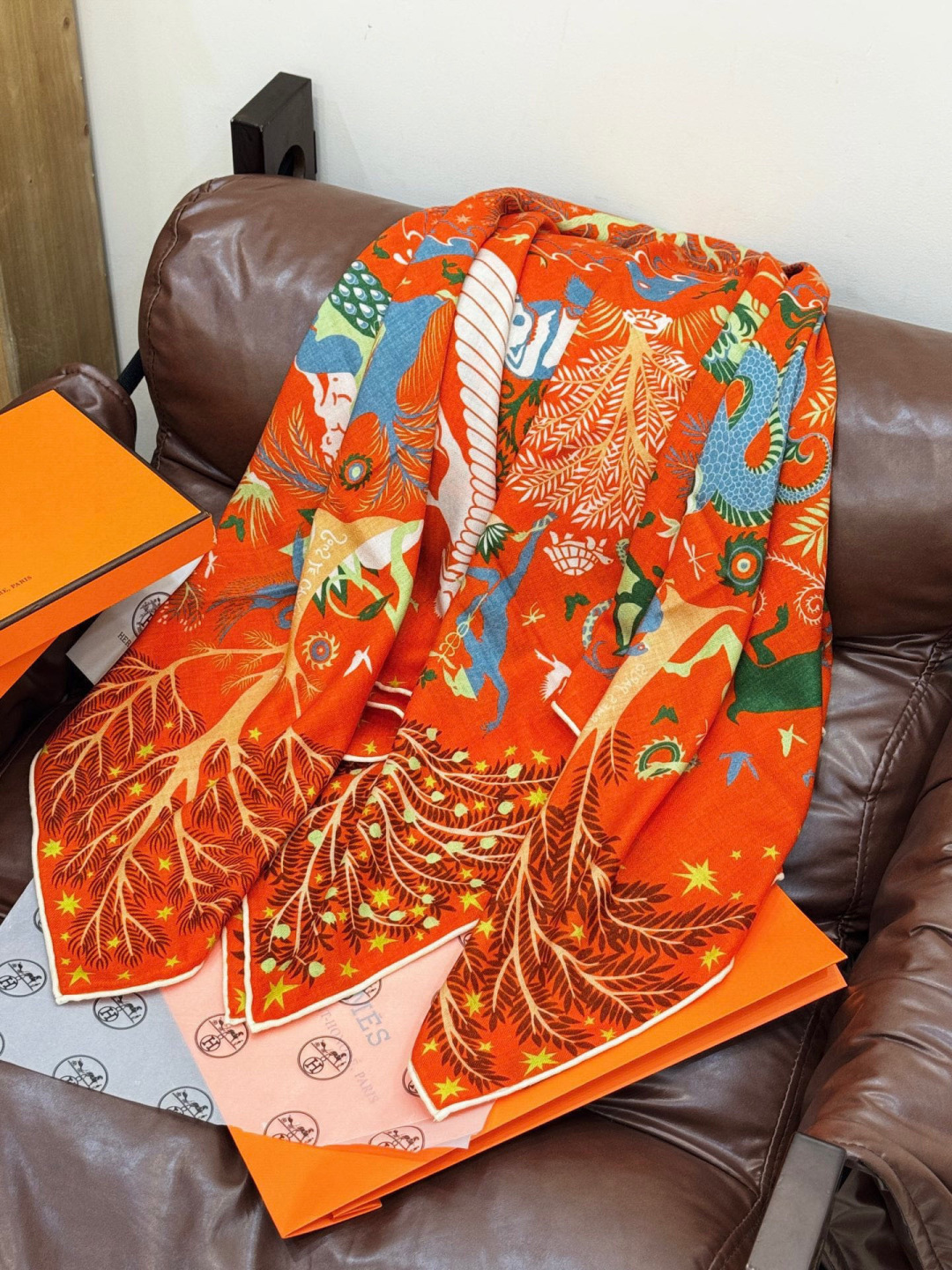 羊绒新款🆕👏👏买了都说好看‼️推荐💕爱马仕双面同色羊绒方巾【玛雅森林双面同色140】，顶级工艺超值‼️爱