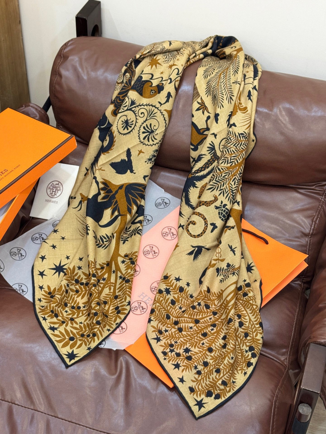 羊绒新款🆕👏👏买了都说好看‼️推荐💕爱马仕双面同色羊绒方巾【玛雅森林双面同色140】，顶级工艺超值‼️爱