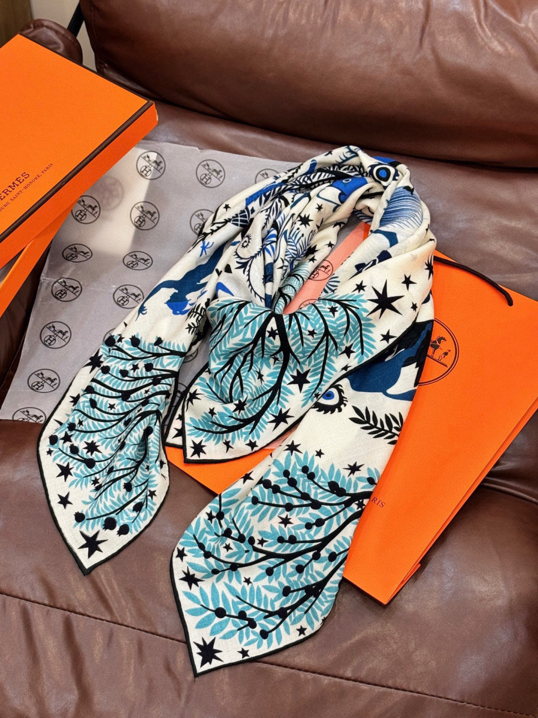 羊绒新款🆕👏👏买了都说好看‼️推荐💕爱马仕双面同色羊绒方巾【玛雅森林双面同色140】，顶级工艺超值‼️爱