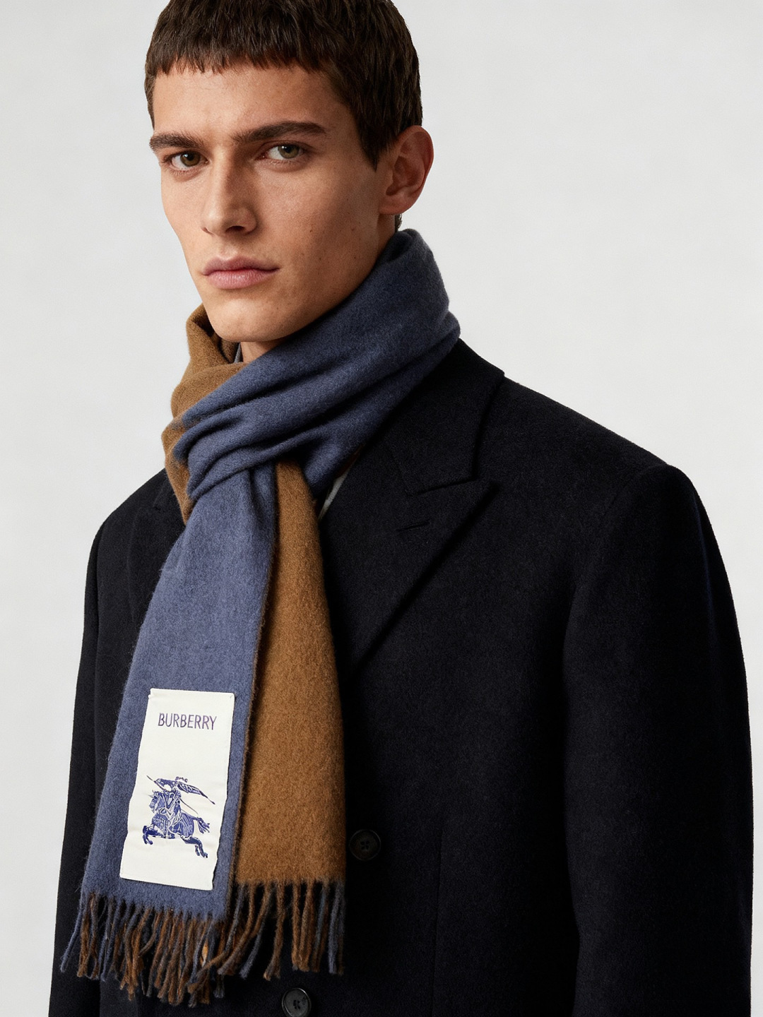 ✨✨太美了😍巴宝莉 情侣款 美到要尖叫😱专柜最新款🎊英伦欧美范儿 又是一款即时尚又实用的大围巾&长巾，🎆