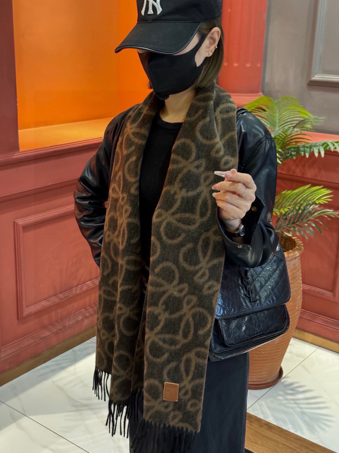 炒鸡火爆💫抢疯了👑罗意威【LW老花双面长巾】很幸运拿到這个品牌的东西，真的不多见，很少在国內做订单，款式